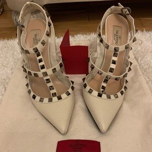 Authentic Valentino Rockstud T-strap pump